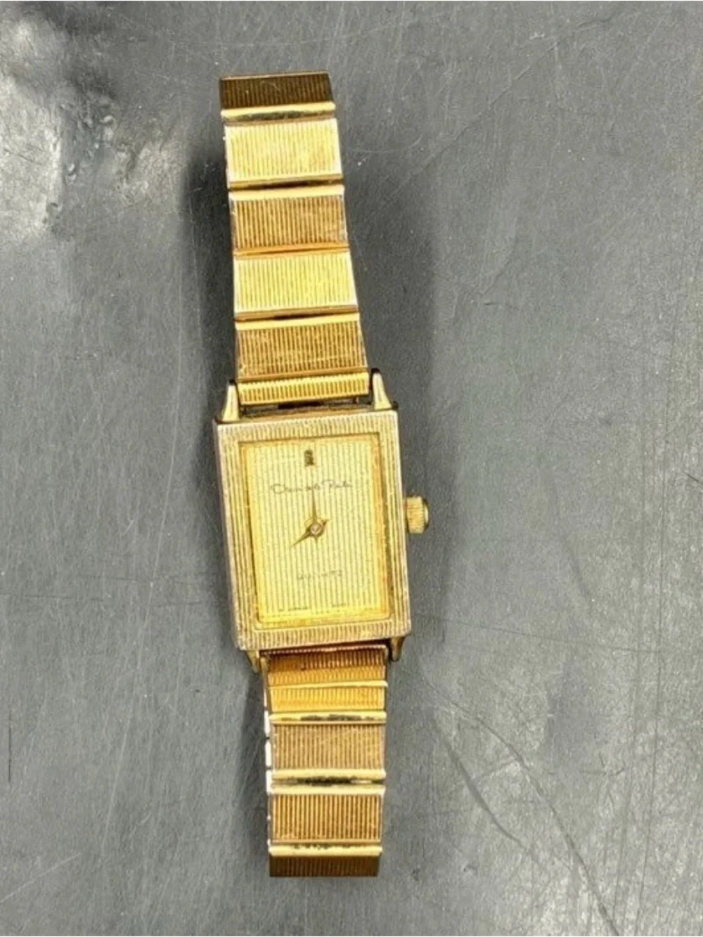 Oscar de la Renta Authenticated Vintage Gold Tone Rectangular Bracelet Watch